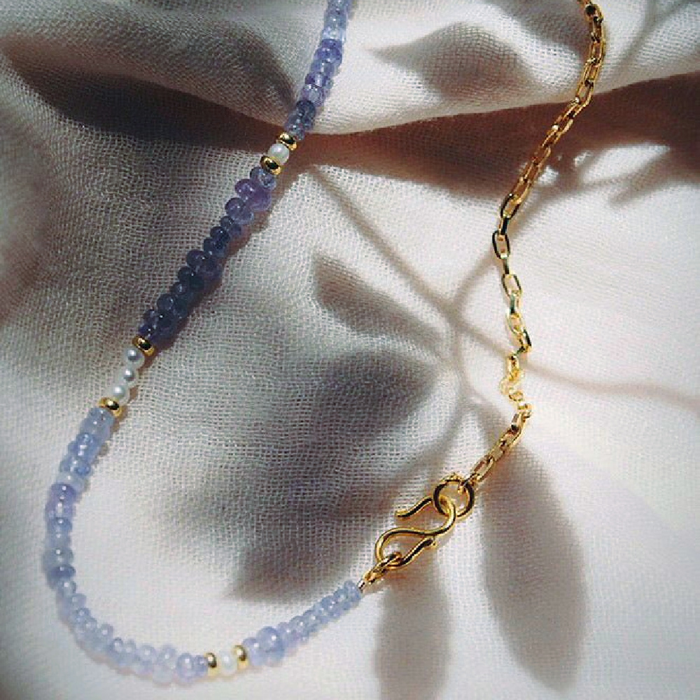 asymmetrical-tanzanite-and-gold-chain-necklace