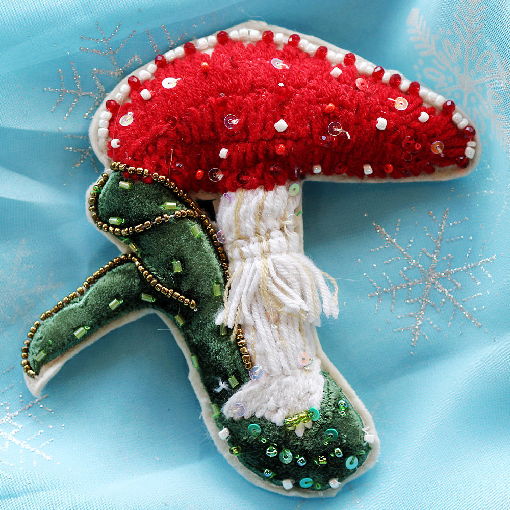 beaded-amanita-muscaria-ornament