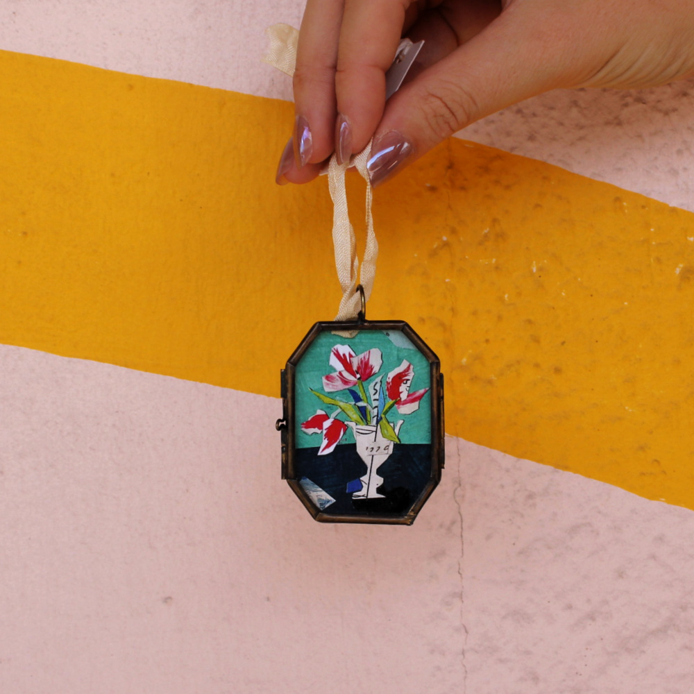 parrot-tulips-fine-art-wall-locket-objet-d-art