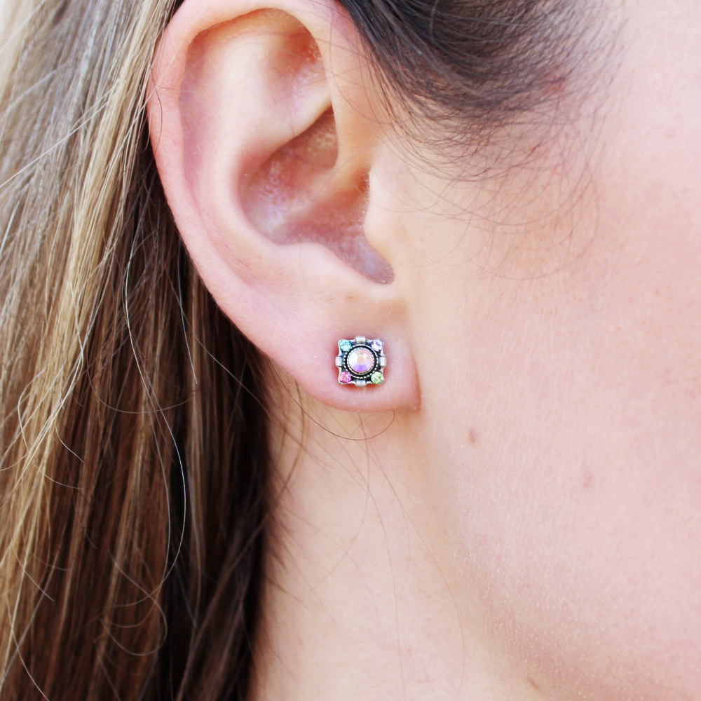 soft-dulce-stud-earrings