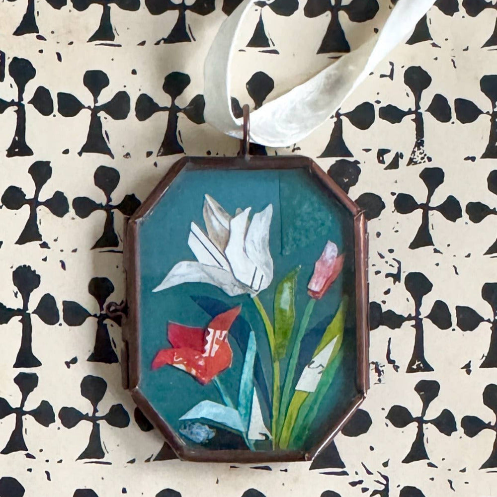 tulip-trio-fine-art-wall-locket-objet-d-art