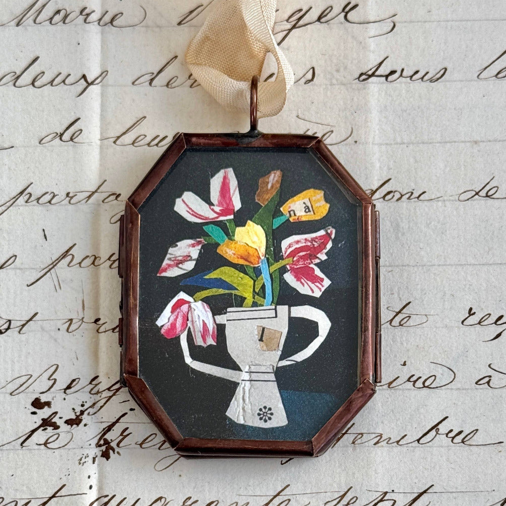 tulips-en-trophe-fine-art-locket-objet-d-art