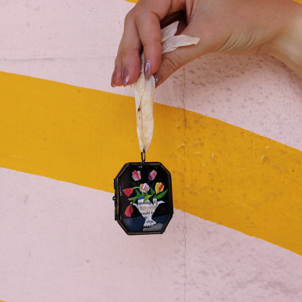 tulips-in-urn-fine-art-wall-locket-objet-d-art