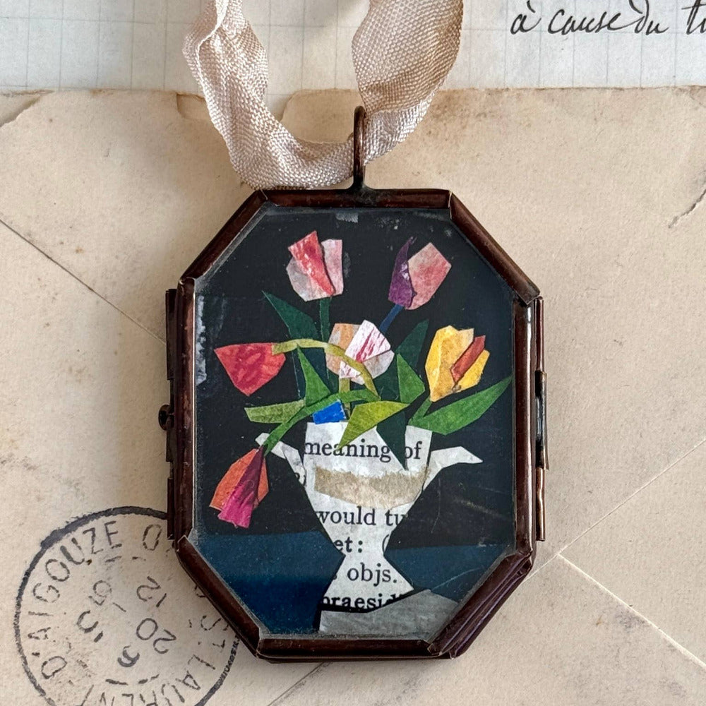 tulips-in-urn-fine-art-wall-locket-objet-d-art