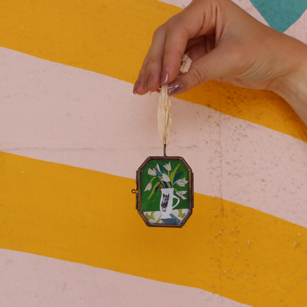 white-tulips-fine-art-wall-locket-objet-d-art