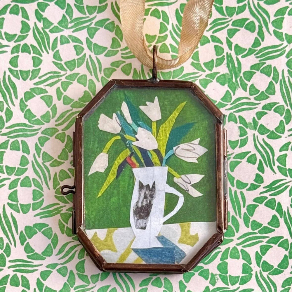 white-tulips-fine-art-wall-locket-objet-d-art